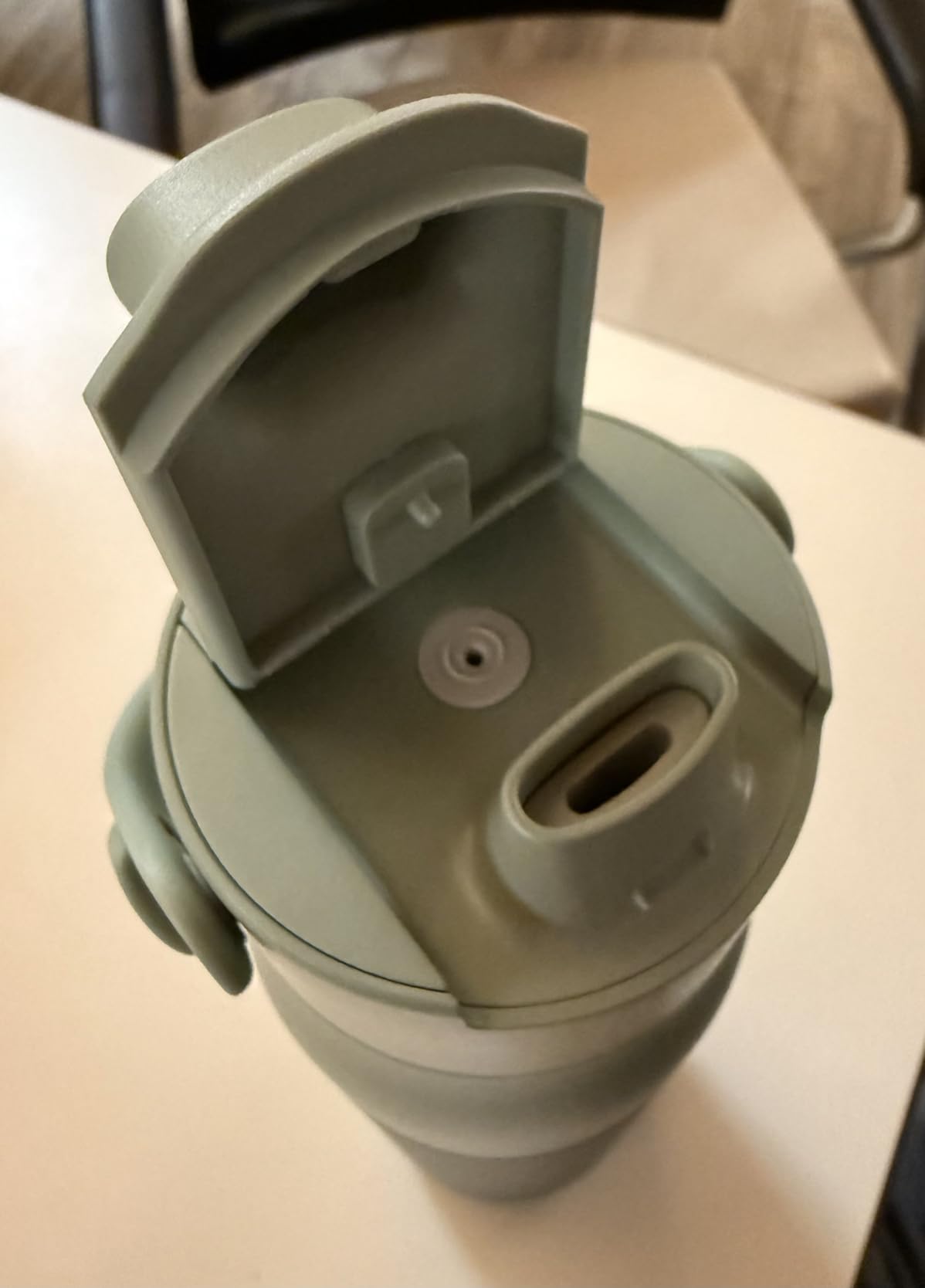 Brita MicroDisc LARQ Essential Filterflasche 680 ml weiß