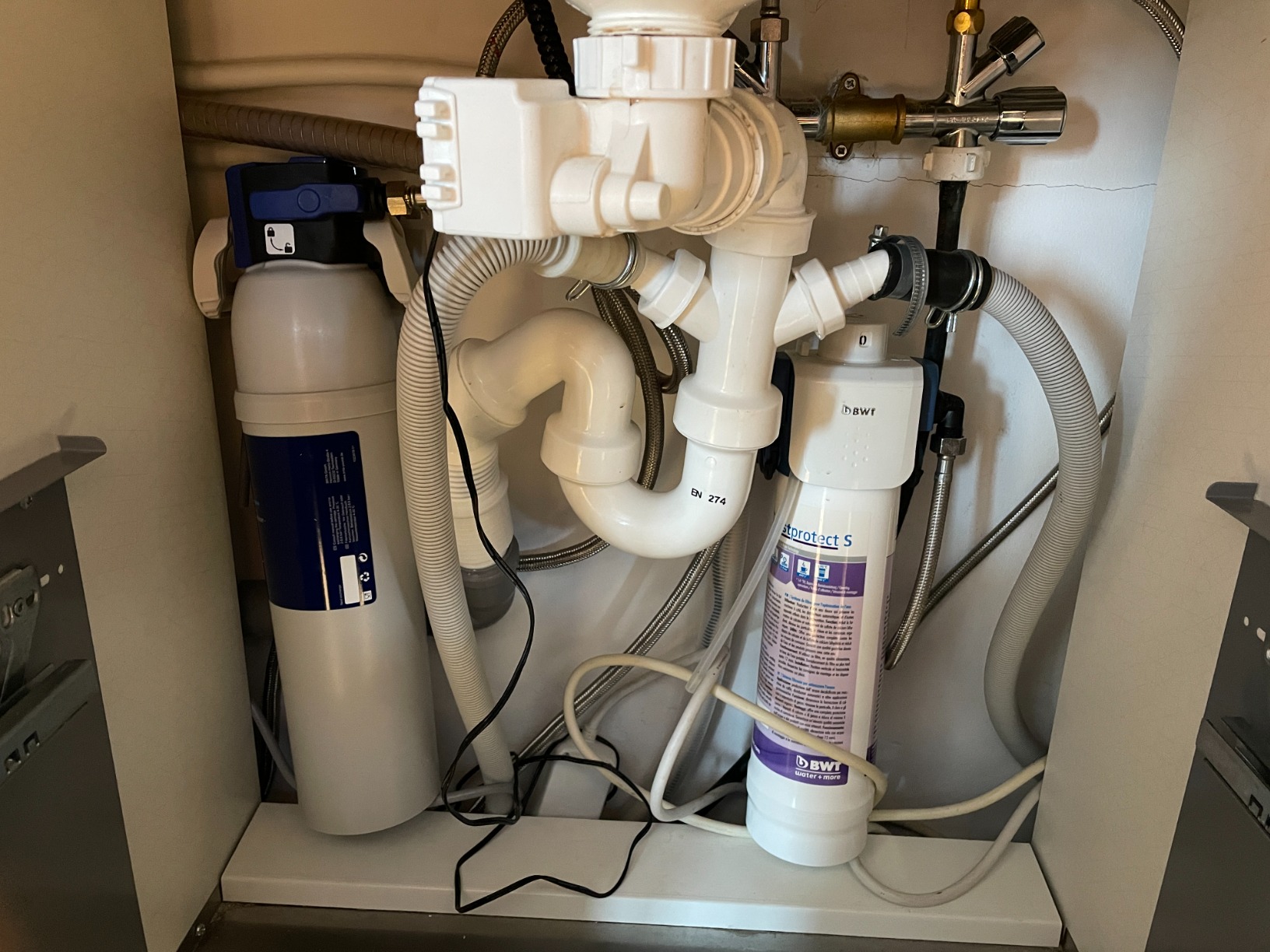 BRITA yource pro top Wasserspender still sprudelnd gekühlt