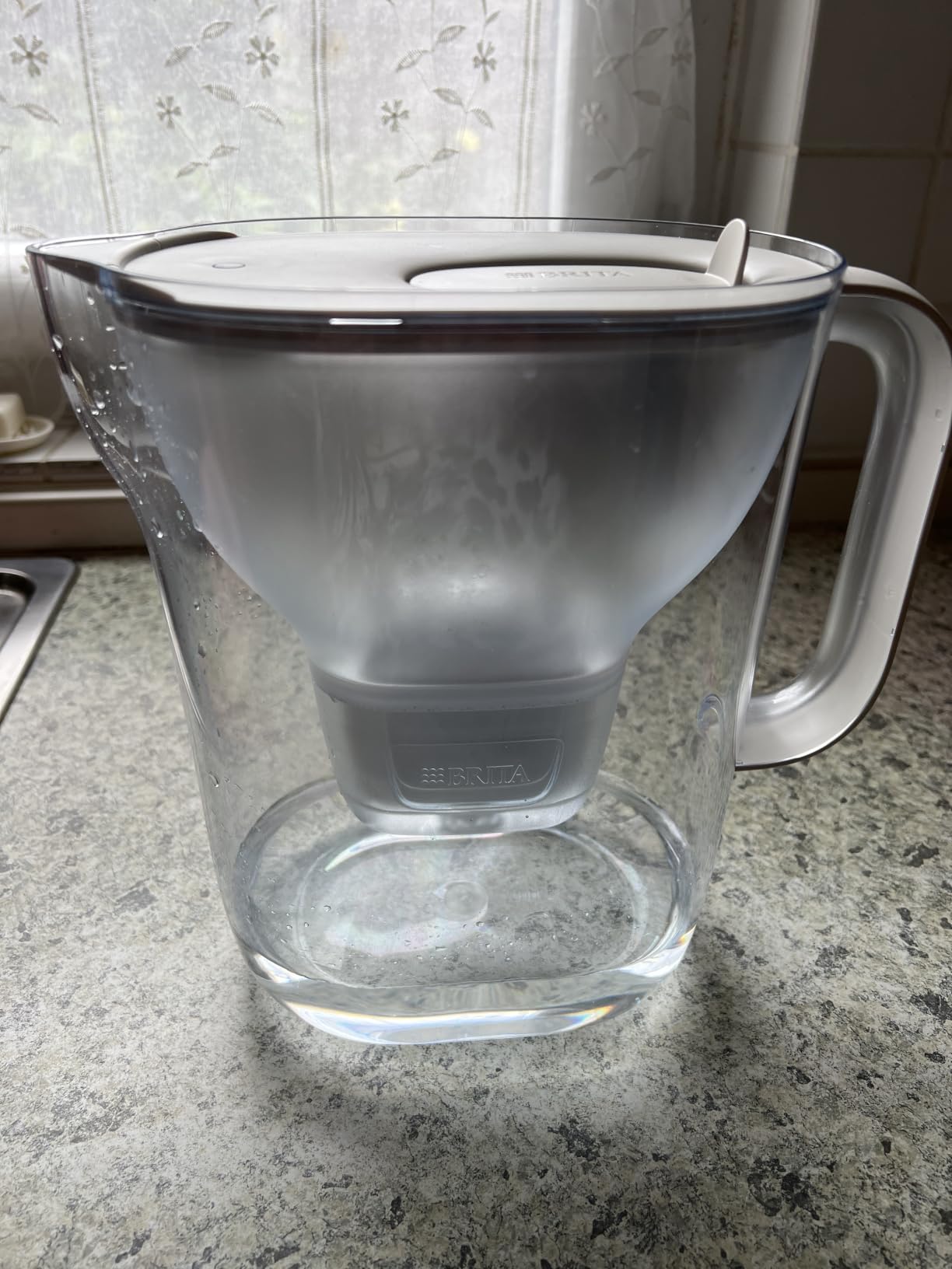 BRITA Style Essential XL Wasserfilterkanne sand 3,6 L Chlorfilter