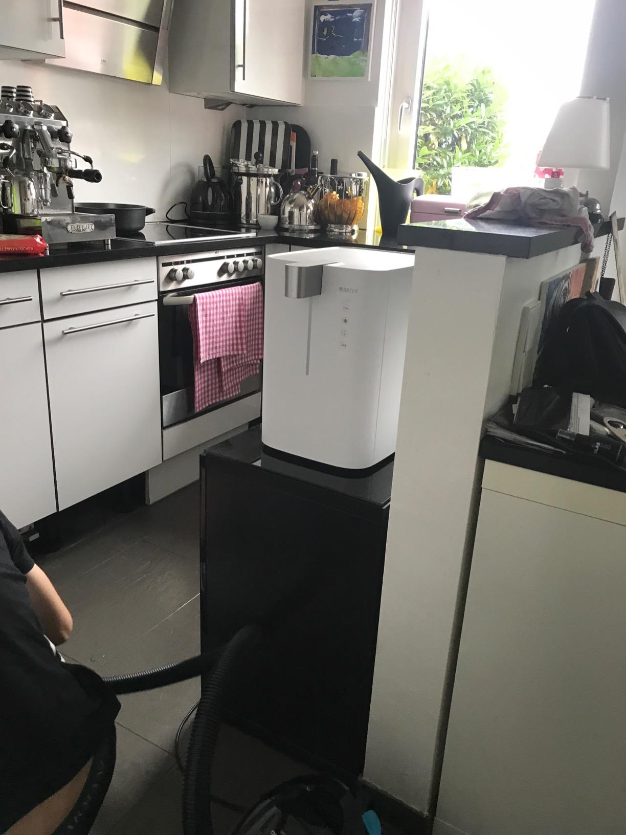 BRITA yource pro top Wasserspender still sprudelnd gekühlt